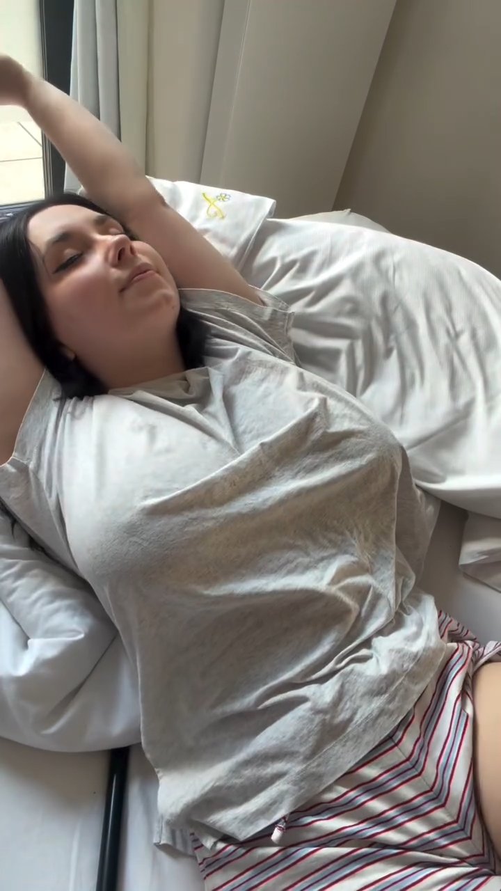 Live cam to cam chat preview — a real streamer online now